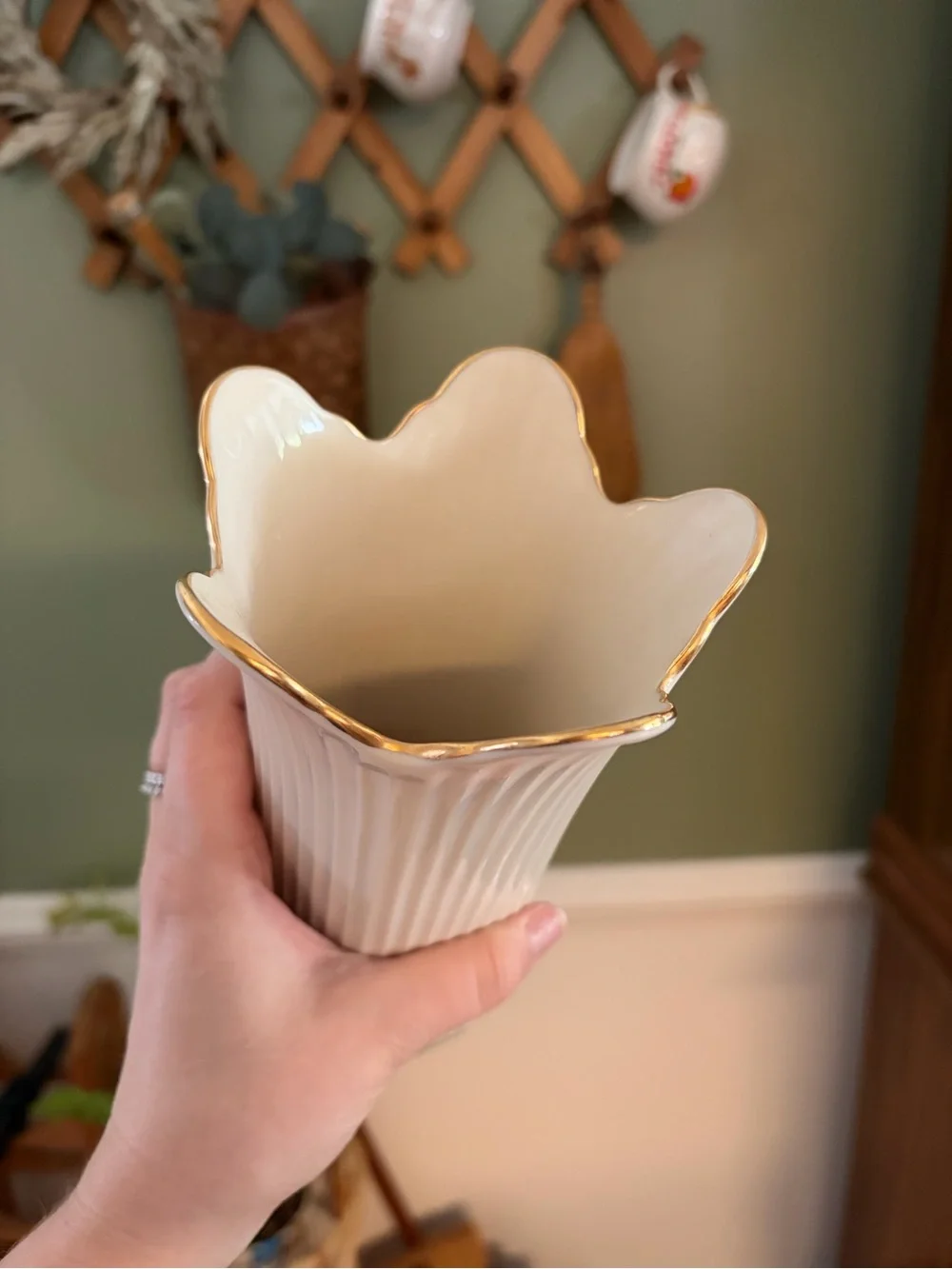 N/A elegant cream